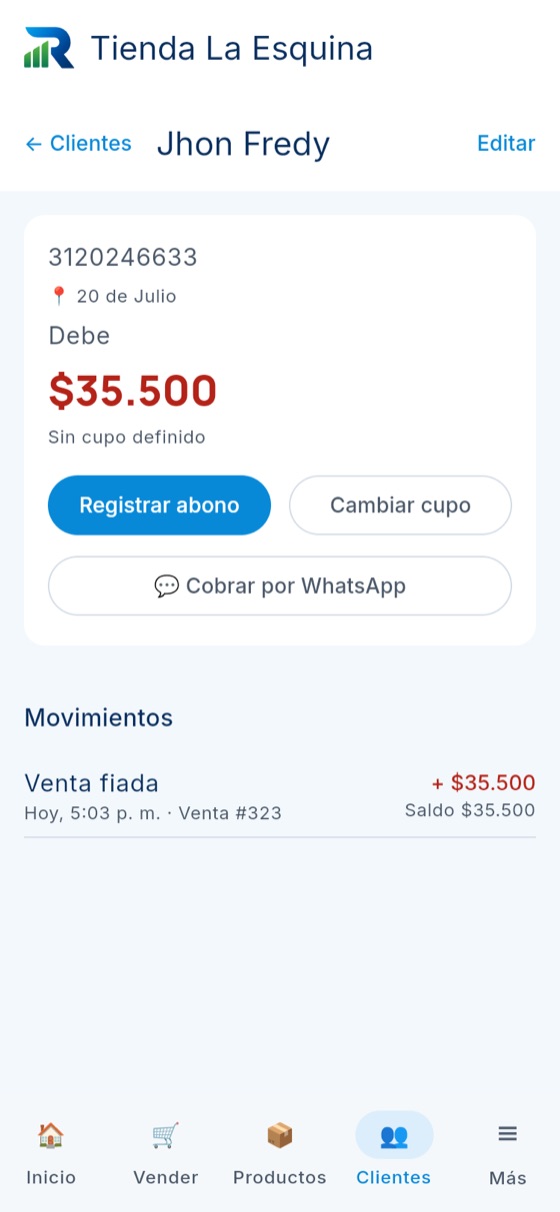 Cliente con su saldo de fiado y los botones para registrar abono y cobrar por WhatsApp